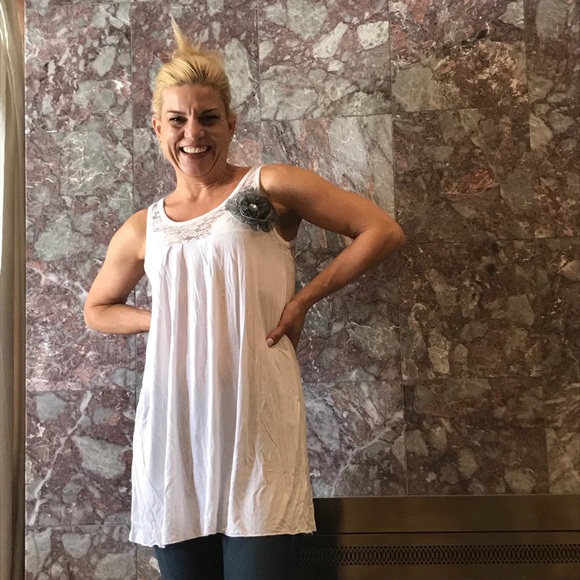 Flower white top - Picture 3 of 8